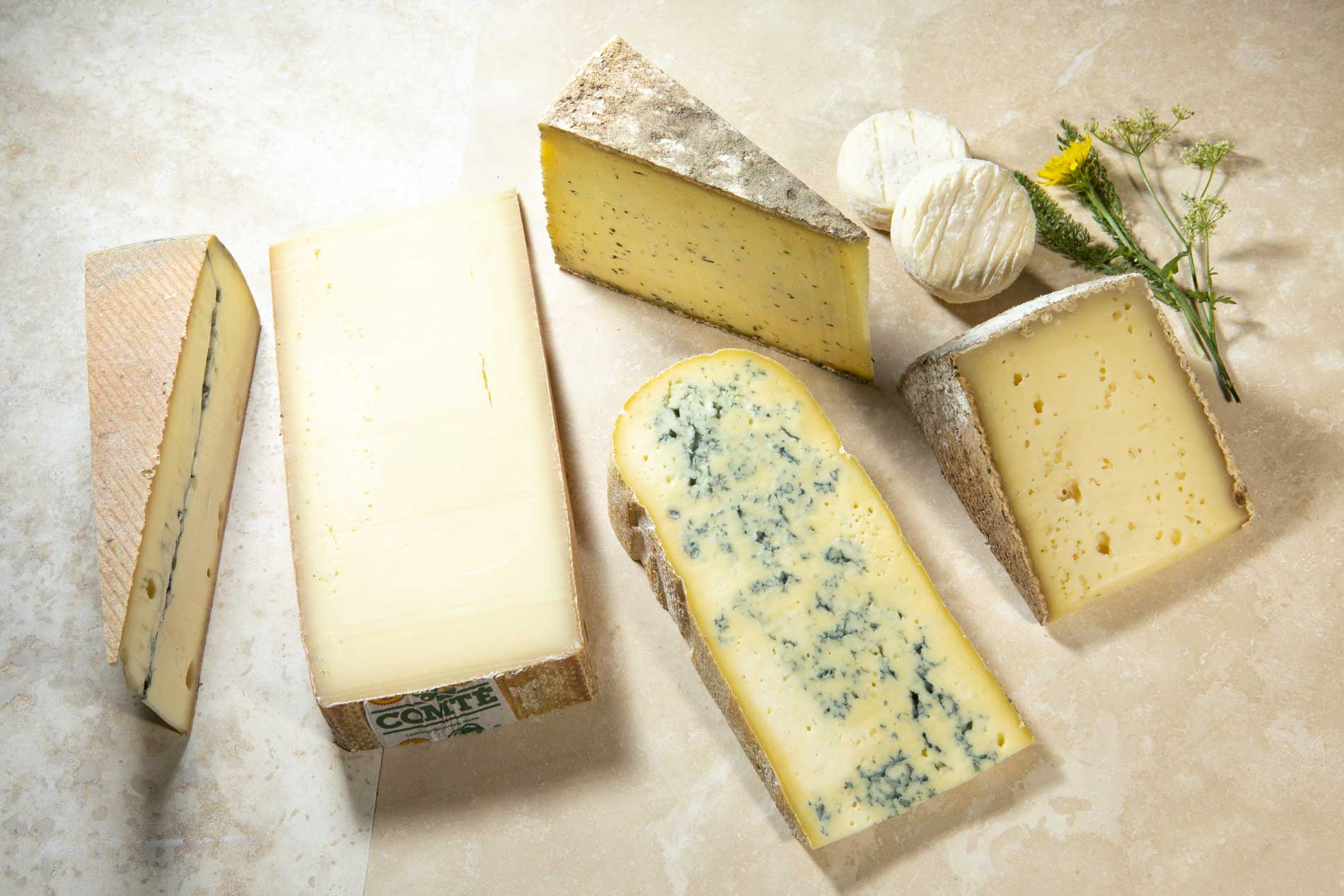 Fromages de la fromagerie de l'Abbaye à Chézery-Forens ©Daniel Gillet